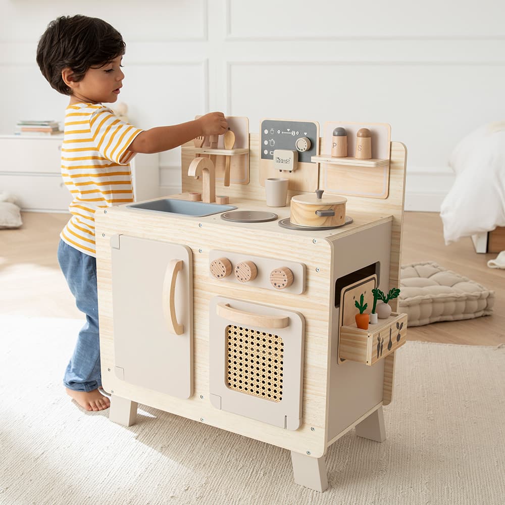 Cucina per bambini e lavatrice giocattolo in legno naturale beige howa, inclusi 10 pezzi di stoviglie giocattolo e 10 pezzi di accessori per lavatrice giocattolo 48249