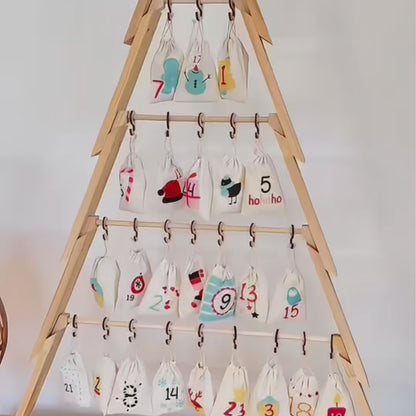 howa XXL Deko Weihnachtsbaum aus Holz mit 24 Adventskalender Säckchen 8813